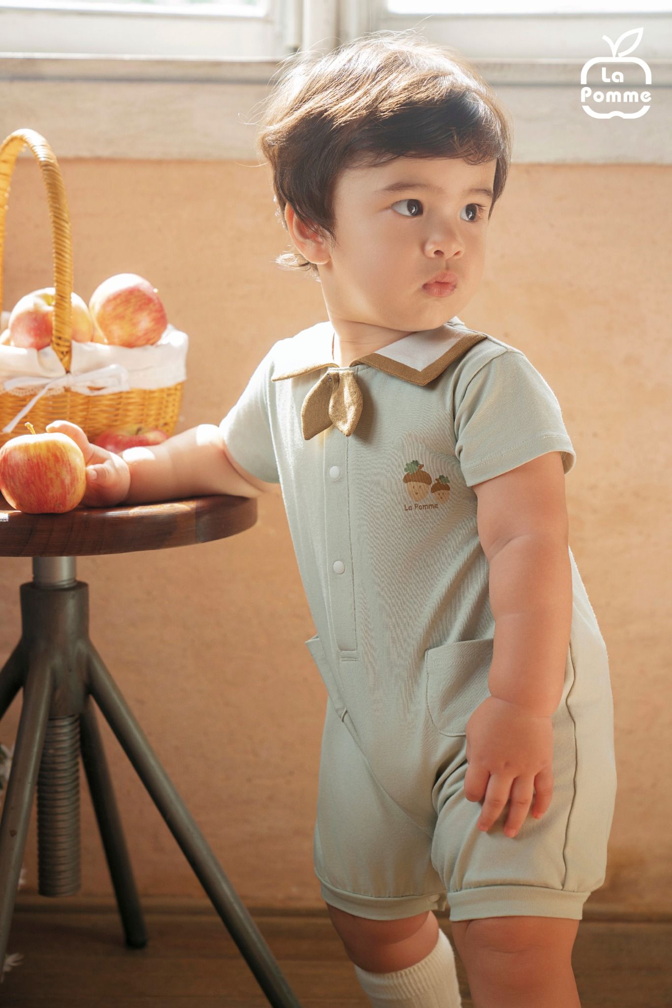  Body cộc tay La Pomme cổ cách điệu thế giới hạt dẻ 