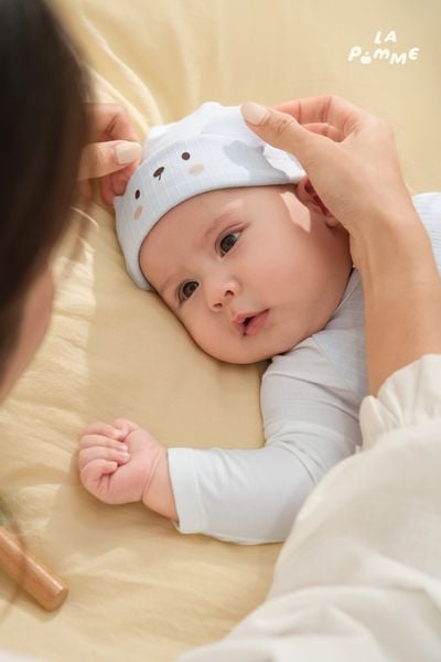  Mũ sơ sinh La Pomme gấu nhỏ yêu màu xanh 