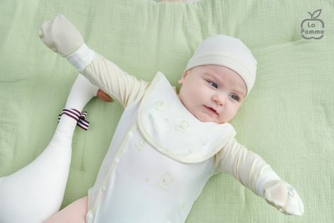  Yếm La Pomme họa tiết nhí cách điệu 