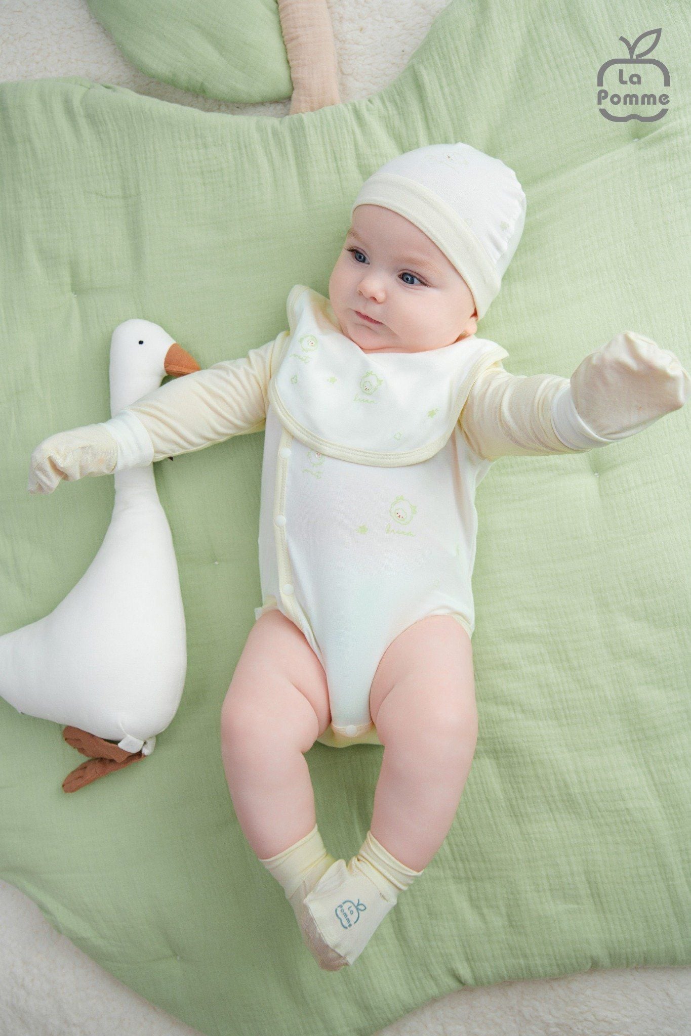  Mũ sơ sinh La Pomme họa tiết nhí cách điệu 