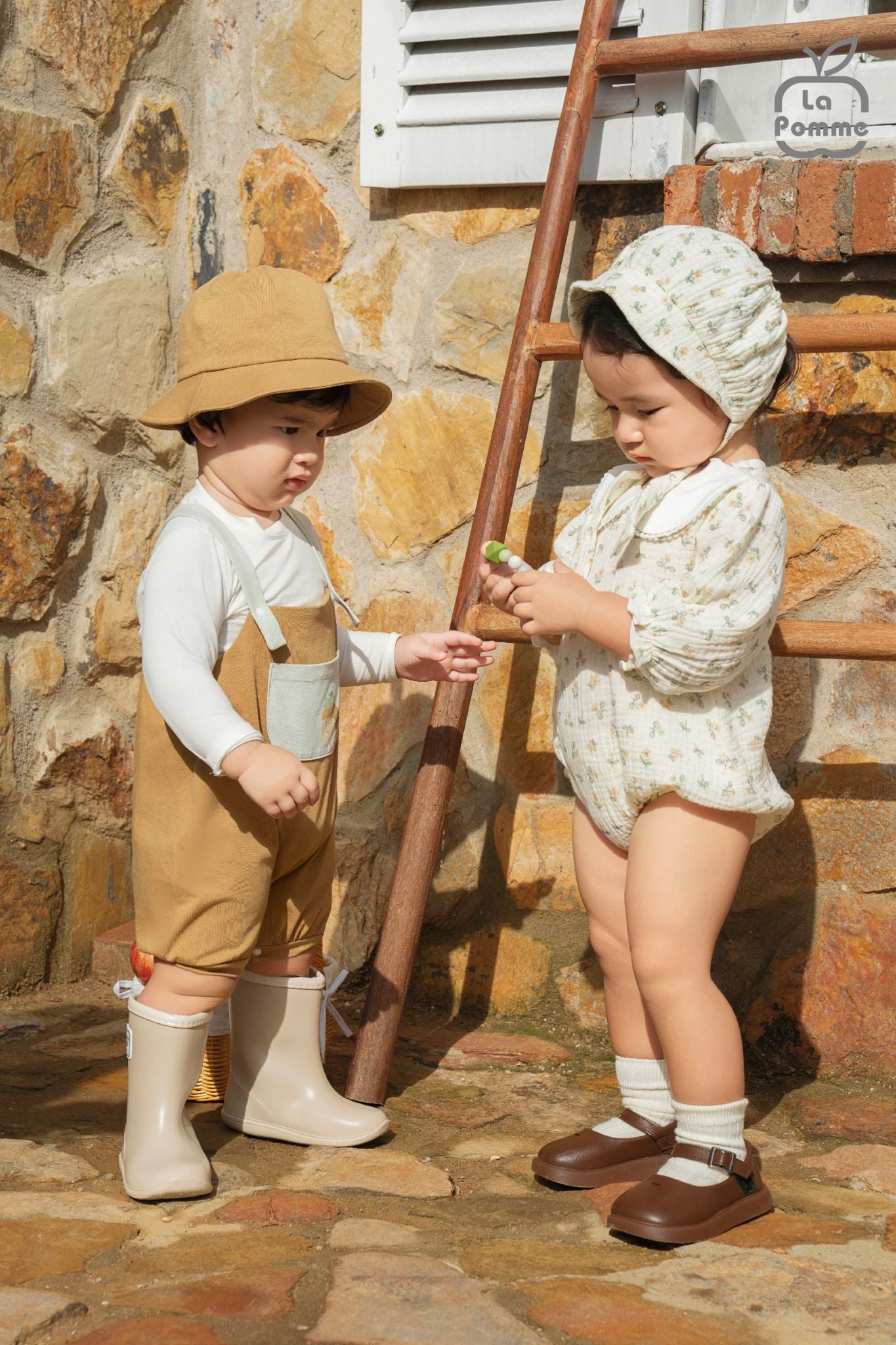  Set bộ yếm rời kèm áo dài tay La Pomme vườn nhỏ của bé 