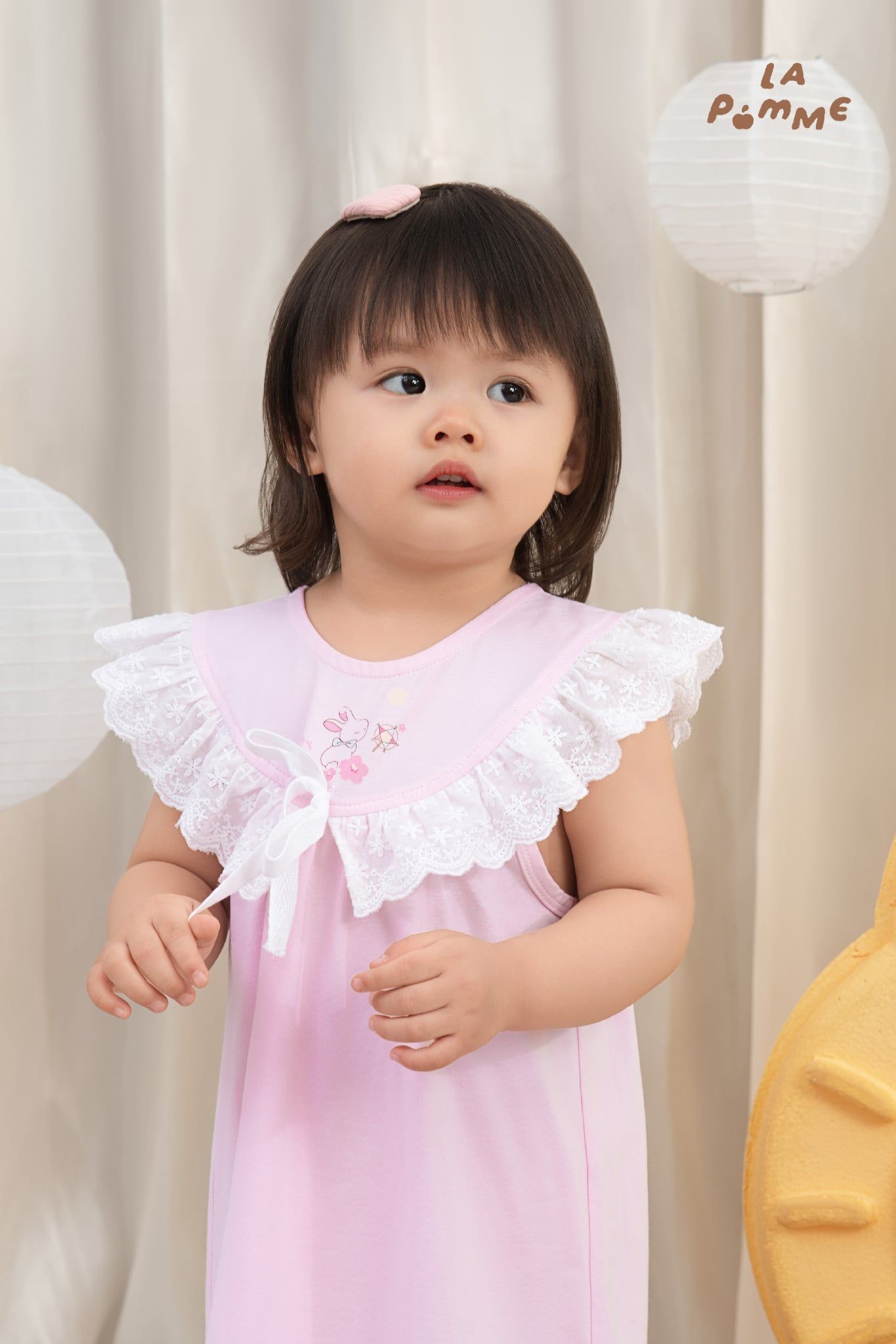  Đầm cộc tay La Pomme phối ren thỏ ngọc chơi trăng 