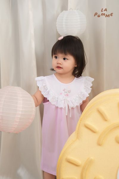  Đầm cộc tay La Pomme phối ren thỏ ngọc chơi trăng 