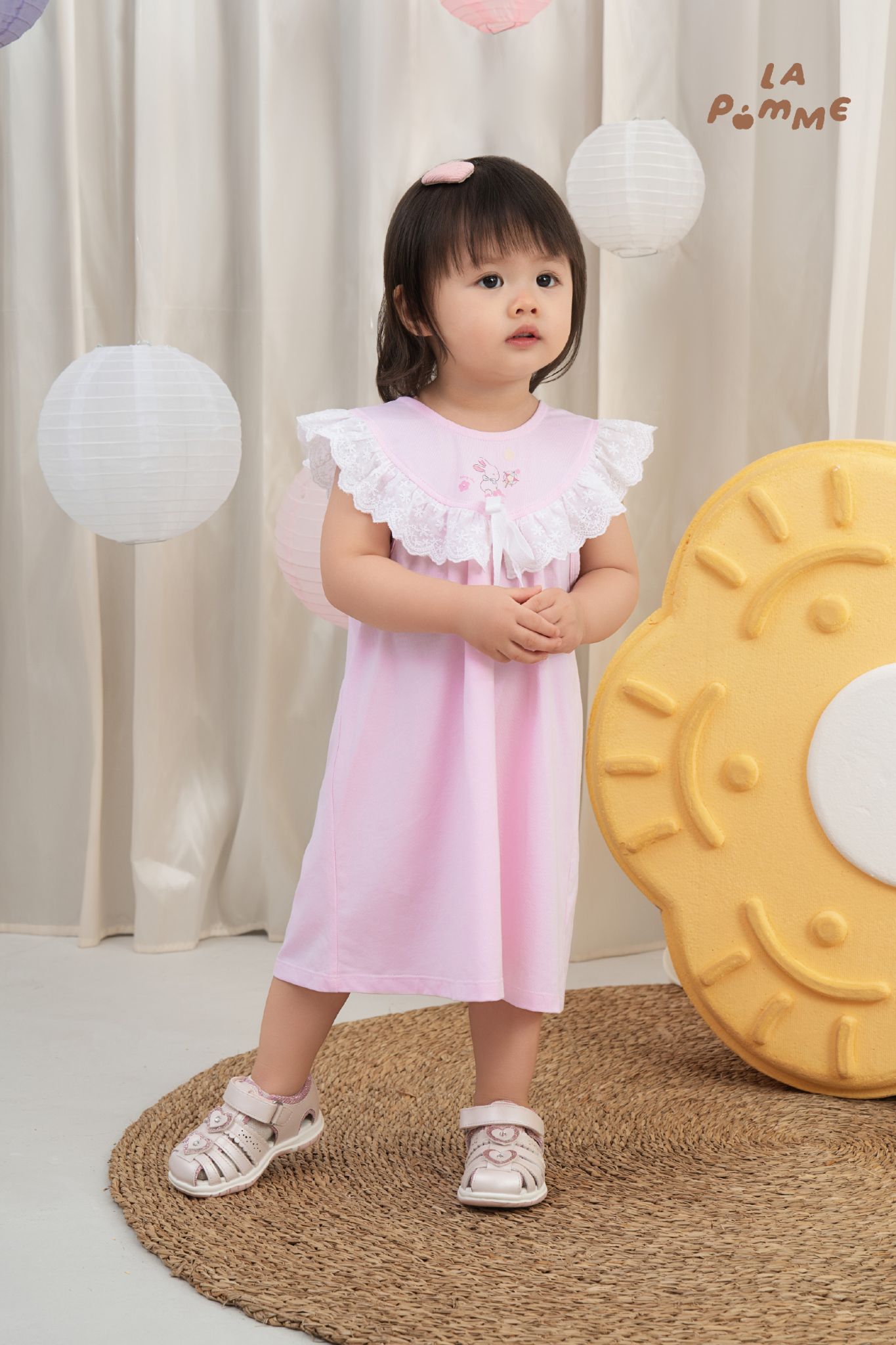  Đầm cộc tay La Pomme phối ren thỏ ngọc chơi trăng 
