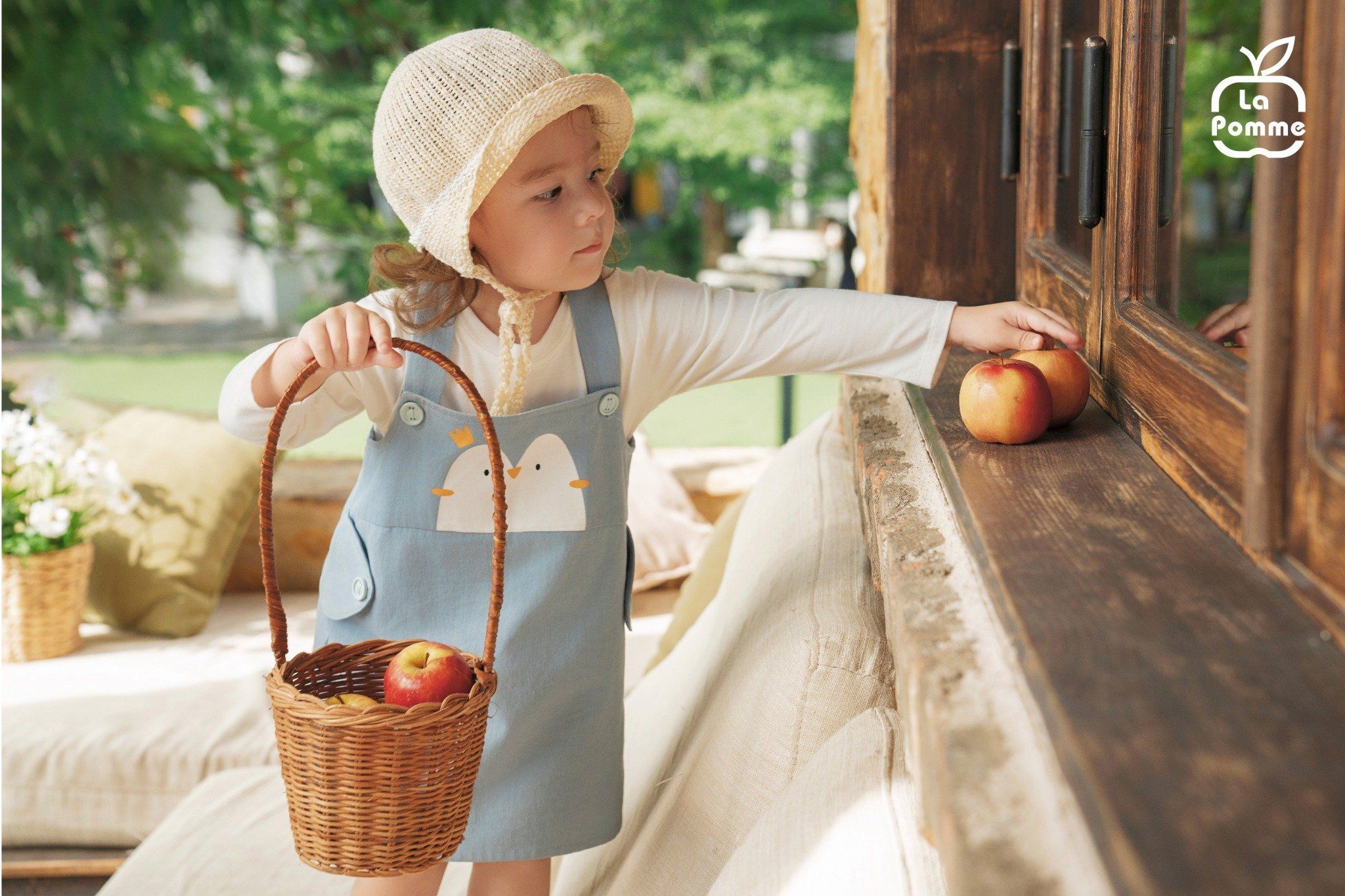  Set váy yếm kèm áo dài tay La Pomme người bạn cánh cụt 