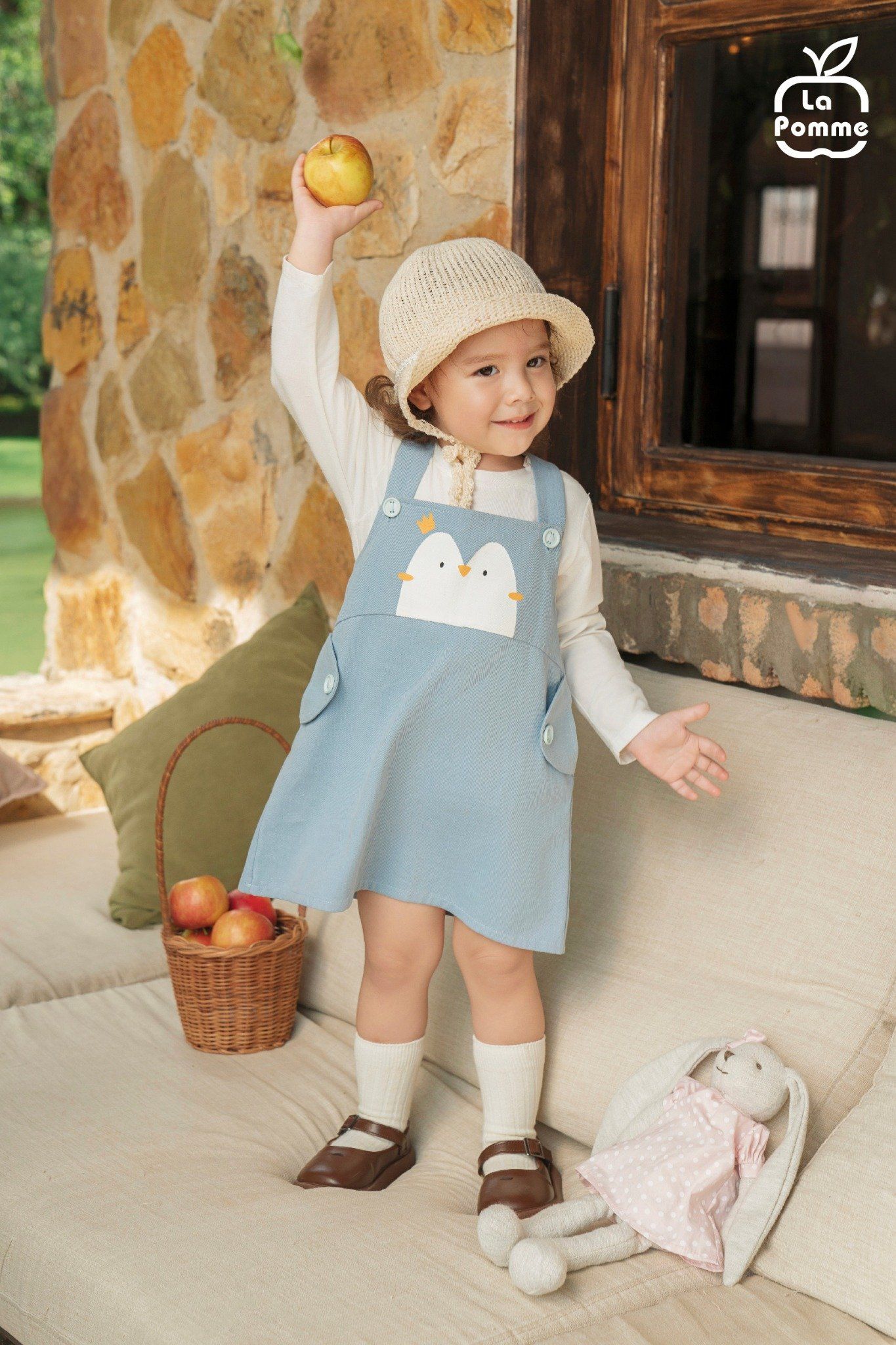  Set váy yếm kèm áo dài tay La Pomme người bạn cánh cụt 