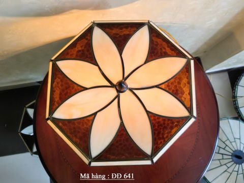  Cặp đèn ốp trần hoặc tường được làm bằng kim loại 