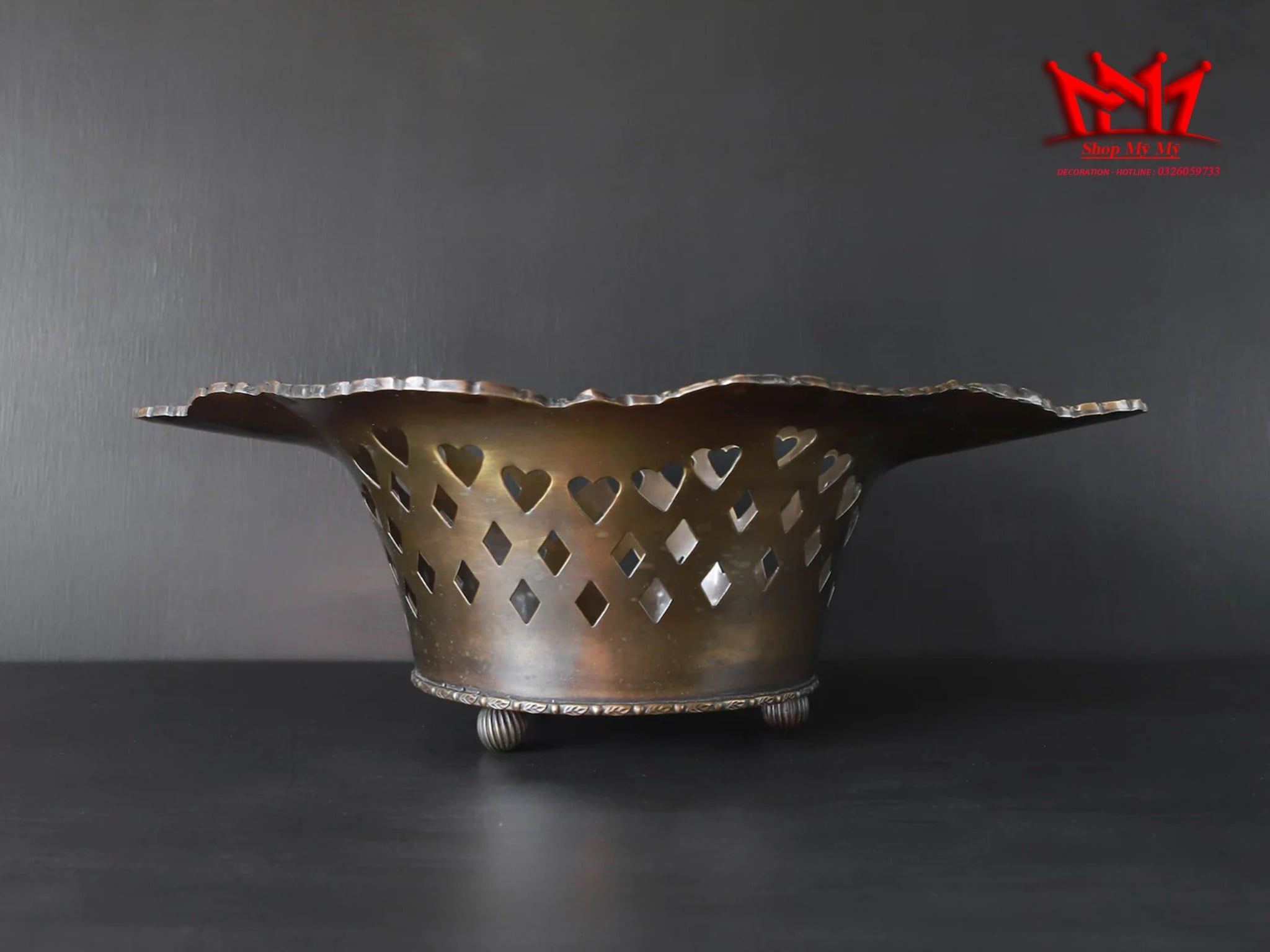 CHIẾC RỔ BẰNG ĐỒNG CỔ ĐIỂN