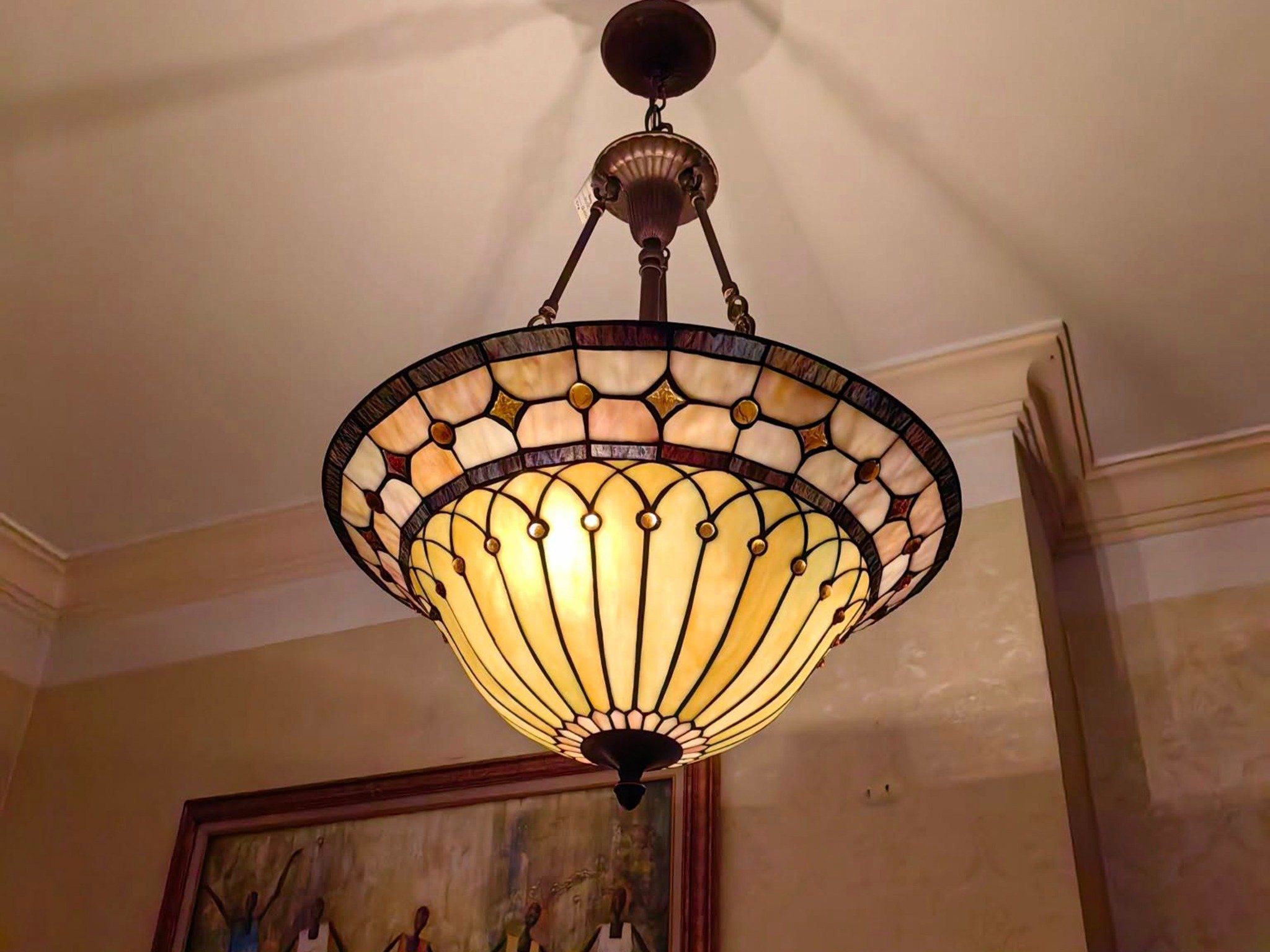Đèn thả trần tiffany cổ điển, hàng sưu tầm đồ xưa.