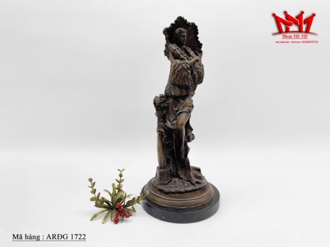  Bức tượng cô gái cầm dù đầy sang trọng và quý phái được làm bằng đồng, đế bằng đá ( Hàng sưu tầm Châu Âu ) 