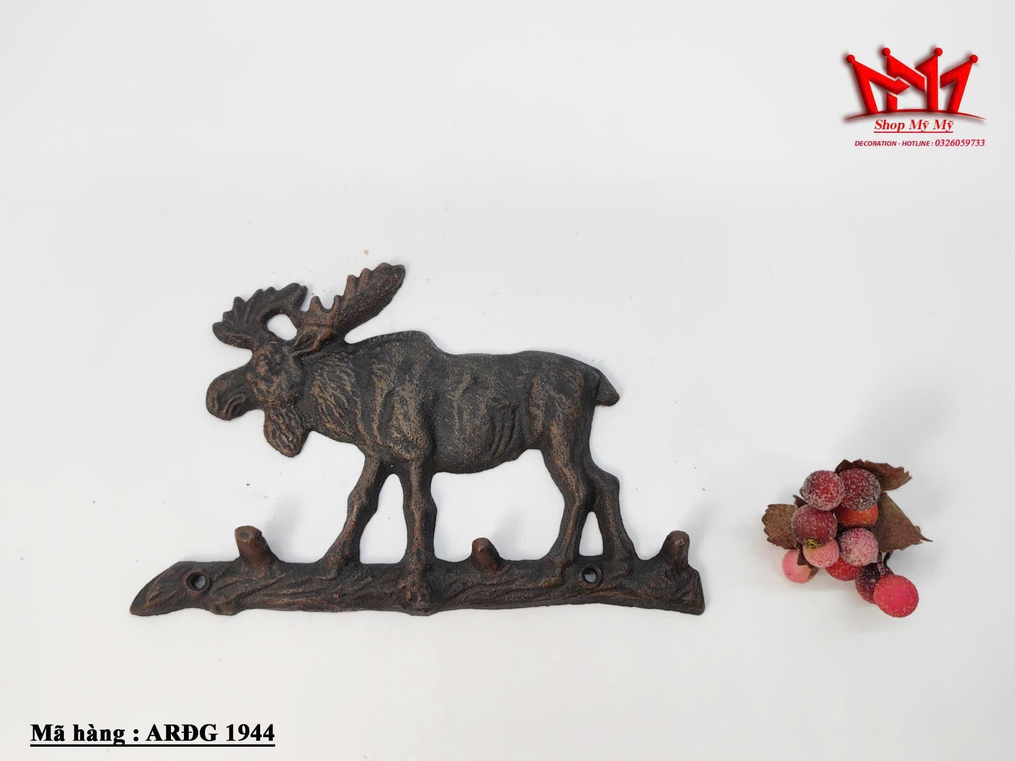 Móc treo tường hình con nai (Moose), được làm bằng chất liệu sắt đúc mang phong cách mộc mạc (rustic).