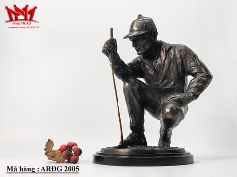  Tượng người đánh golf bằng đồng (thường được gọi là tượng 