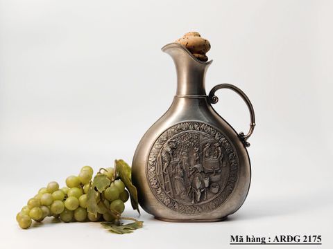  Chiếc bình đựng rượu cổ bằng thiếc (pewter) có xuất xứ từ Đức 