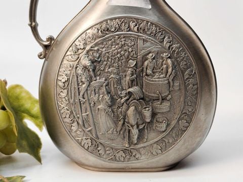  Chiếc bình đựng rượu cổ bằng thiếc (pewter) có xuất xứ từ Đức 