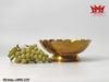 Chiếc tô, thố bằng đồng có thiết kế miệng răng cưa (hình cánh sen) và chân bồng