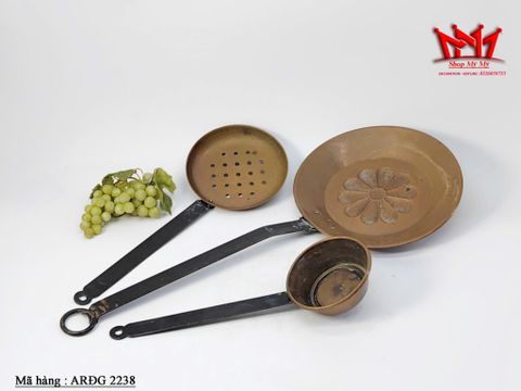  BỘ DỤNG CỤ NHÀ BẾP ĐỒNG ĐỎ KHÔNG GIAN SƯU TẦM – NÉT ĐẸP LÃNG MẠN VÀ HOÀI CỔ CHÂU ÂU 