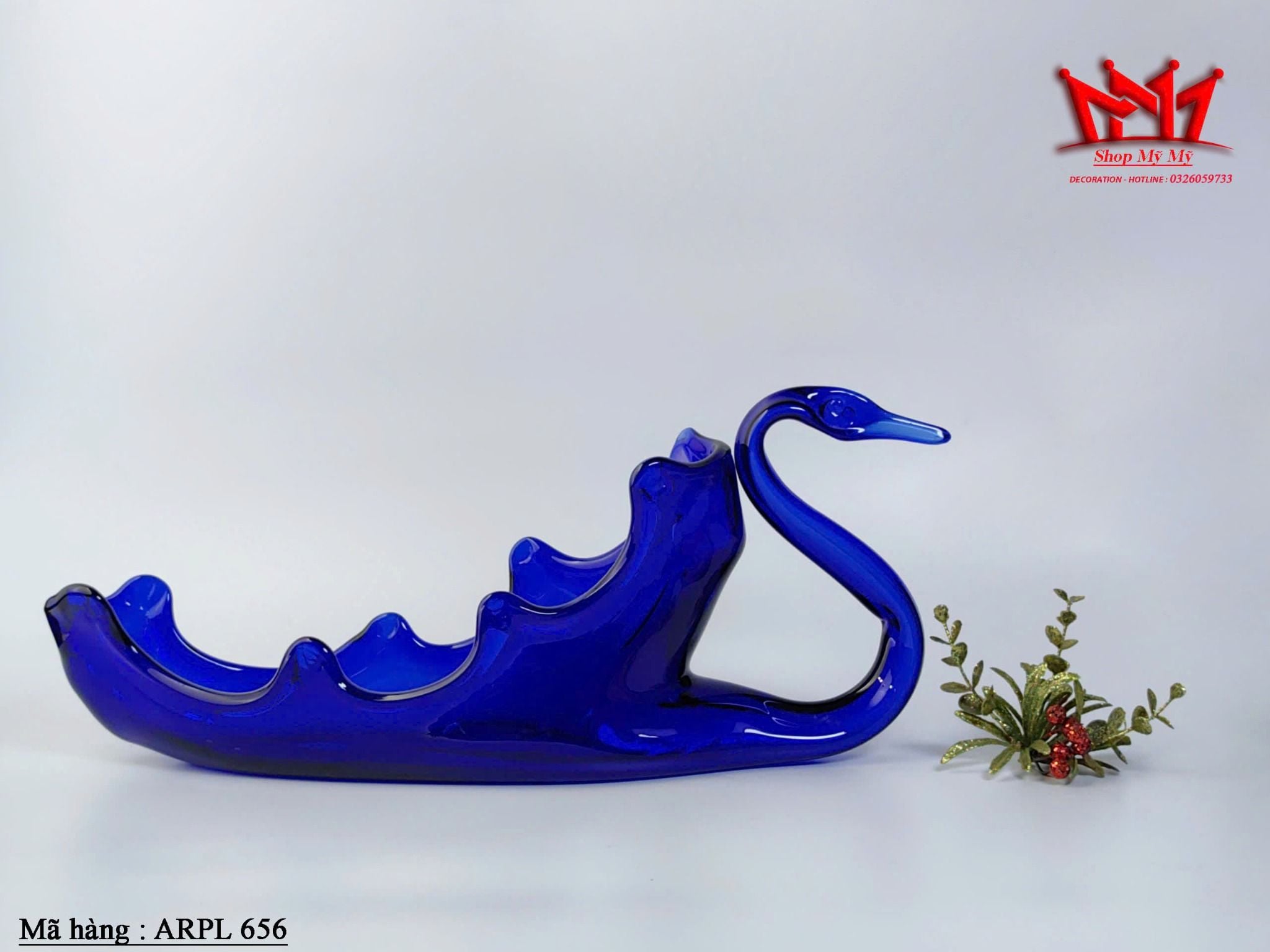 Nghệ thuật trang trí thủy tinh thổi thủ công hình thiên nga xanh coban cổ điển.