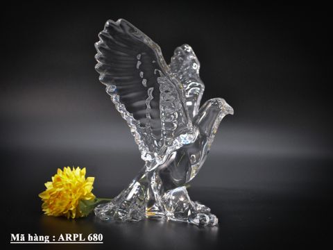  Tượng đại bàng pha lê – Biểu tượng của quyền lực và tầm nhìn 