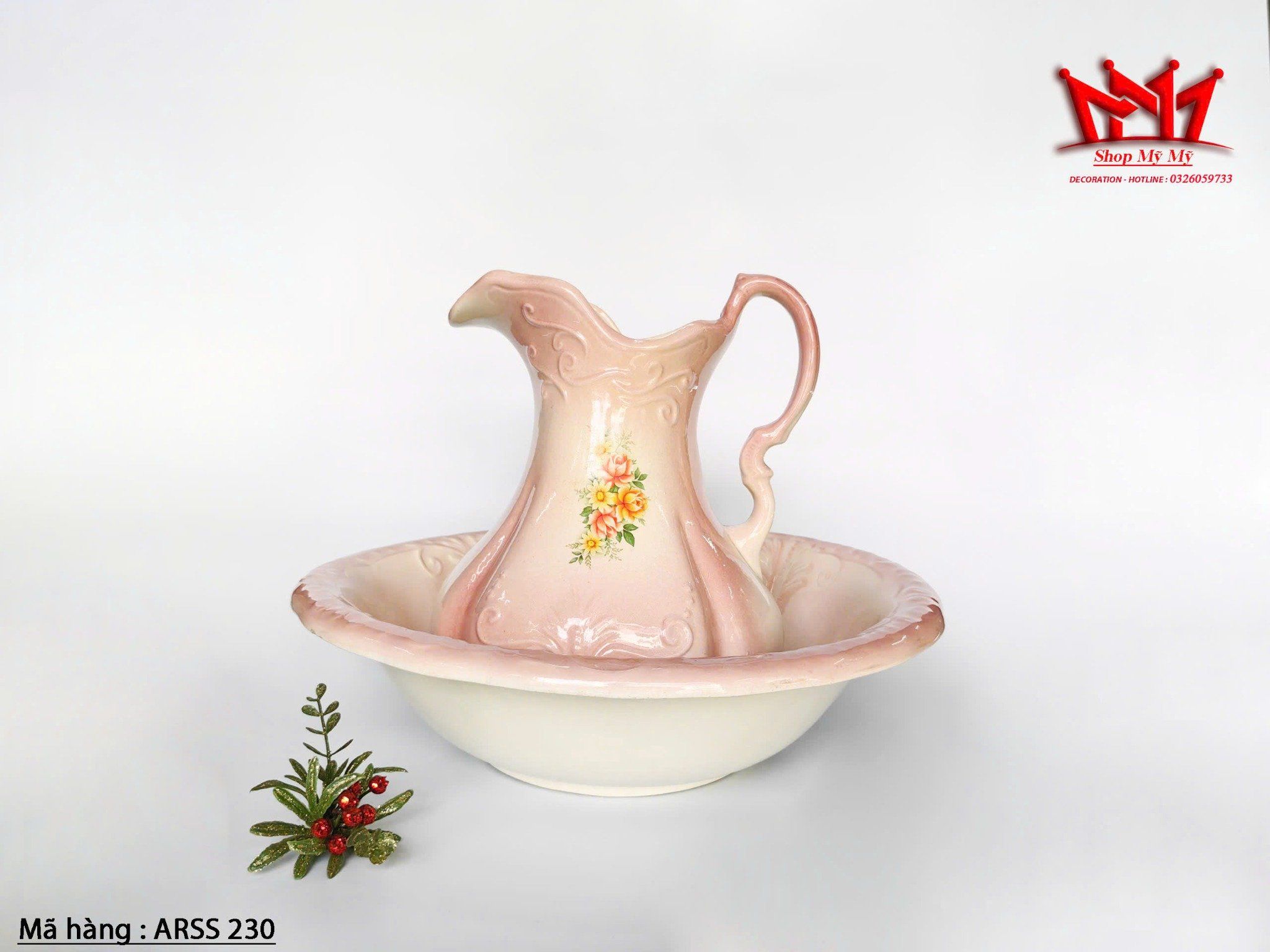 Chậu nước cổ điển bằng gốm sứ của Anh.