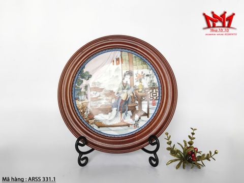  Bộ dĩa sứ có khung gỗ dùng để trang trí treo tường. 