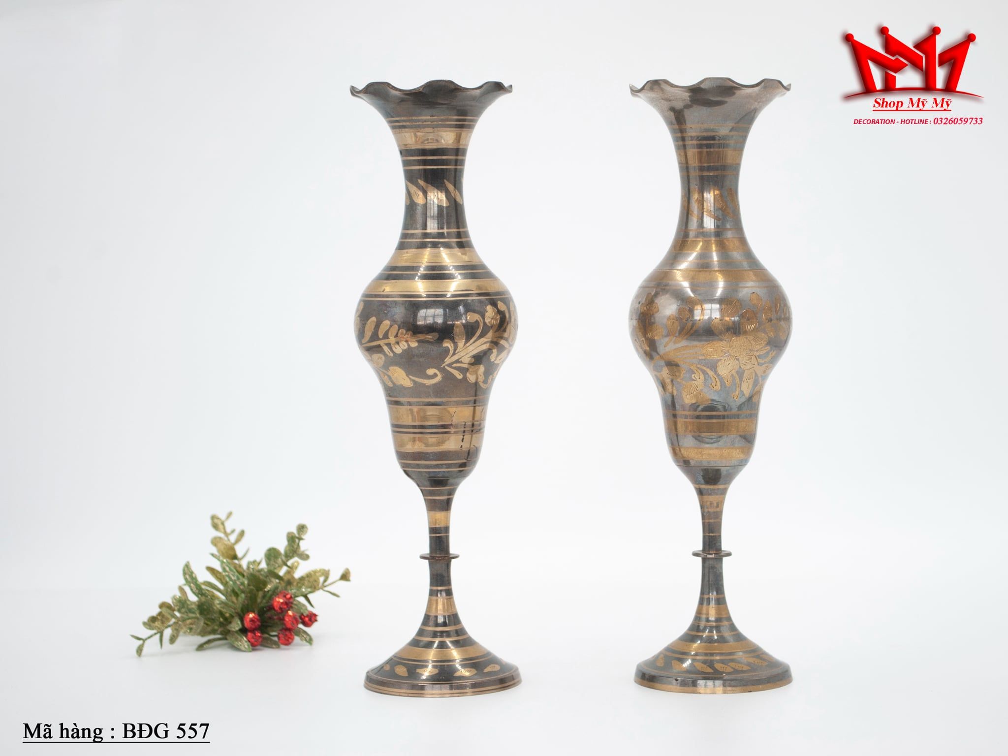 Cặp Bình Hoa Bằng Đồng Chạm Khắc Hoa Văn Mỹ Nghệ Cao 29cm - Mã BHĐG 557