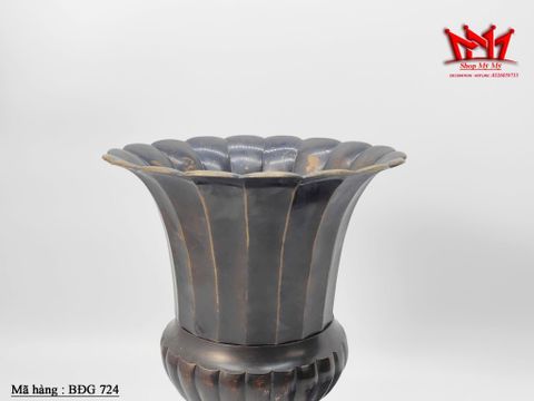  Bình đồng cổ điển có chân miệng loe 