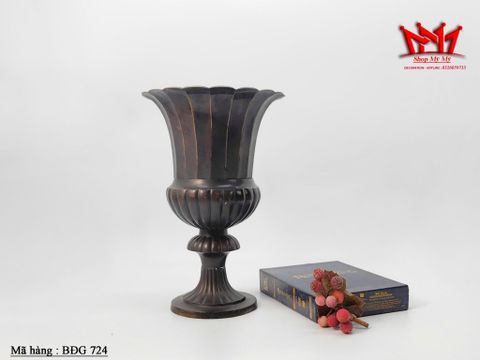  Bình đồng cổ điển có chân miệng loe 