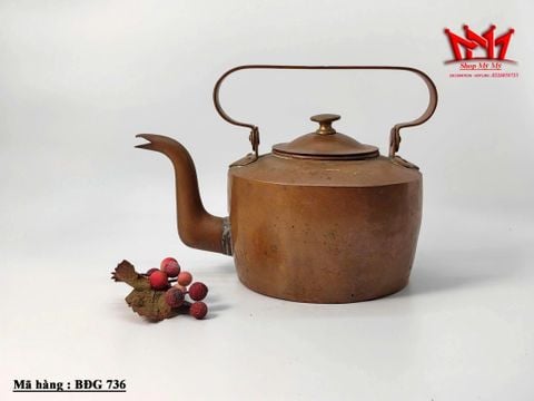  ẤM ĐỒNG ĐỎ CỔ ĐIỂN – VẺ ĐẸP VƯỢT THỜI GIAN TRONG KHÔNG GIAN SỐNG 