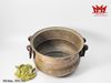 Chiếc nồi đồng cổ (hoặc vạc đồng), thường được sử dụng như một món đồ trang trí nghệ thuật hoặc vật phẩm phong thủy trong nhà.