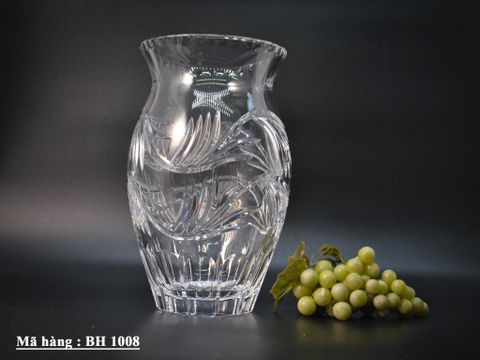  Bình hoa pha lê cao cấp với thiết kế sang trọng, rất thích hợp để trang trí không gian nội thất hiện đại 