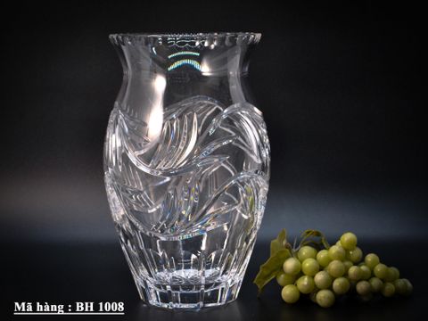  Bình hoa pha lê cao cấp với thiết kế sang trọng, rất thích hợp để trang trí không gian nội thất hiện đại 