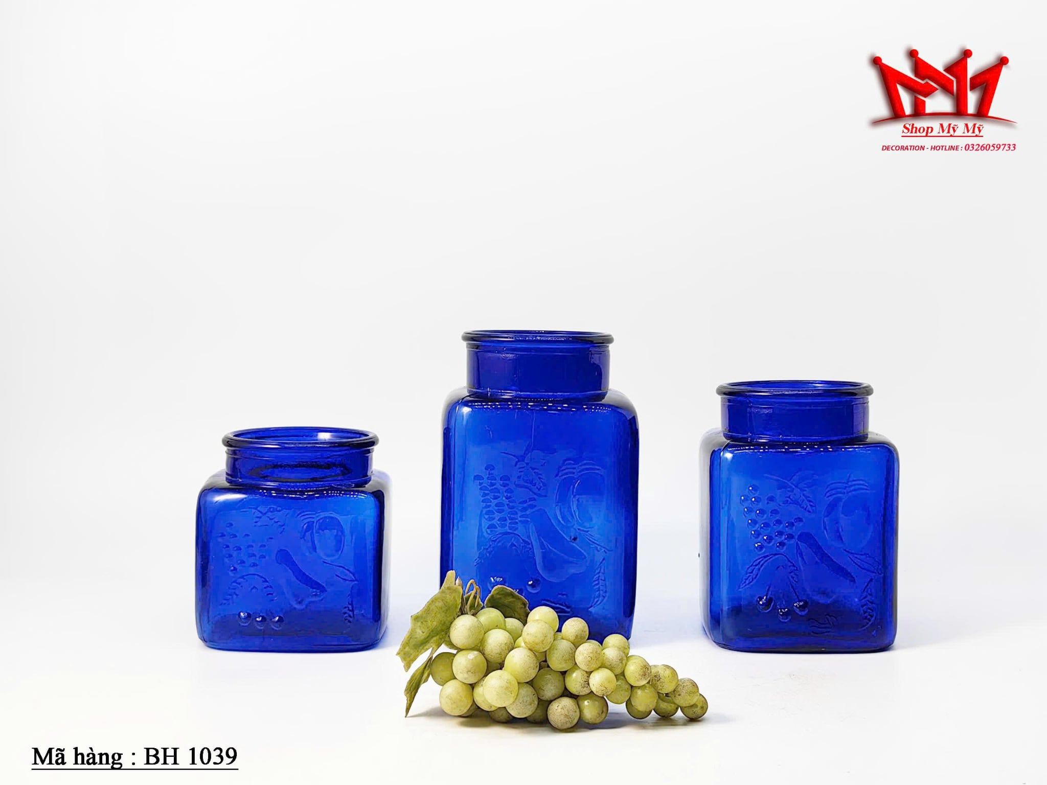 SẮC XANH COBALT HOÀI CỔ – BỘ 3 HŨ THỦY TINH ĐÚC NGHỆ THUẬT