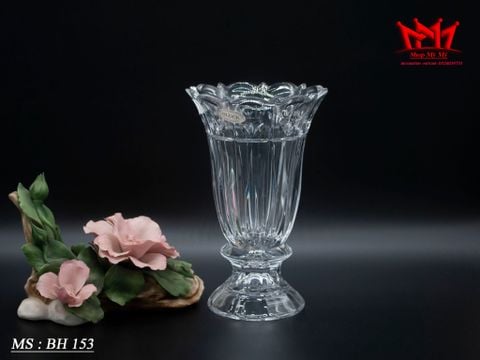  Bình hoa pha lê miệng hình cánh hoa họa tiết cắt bằng tay đến từ Cộng Hòa Séc 
