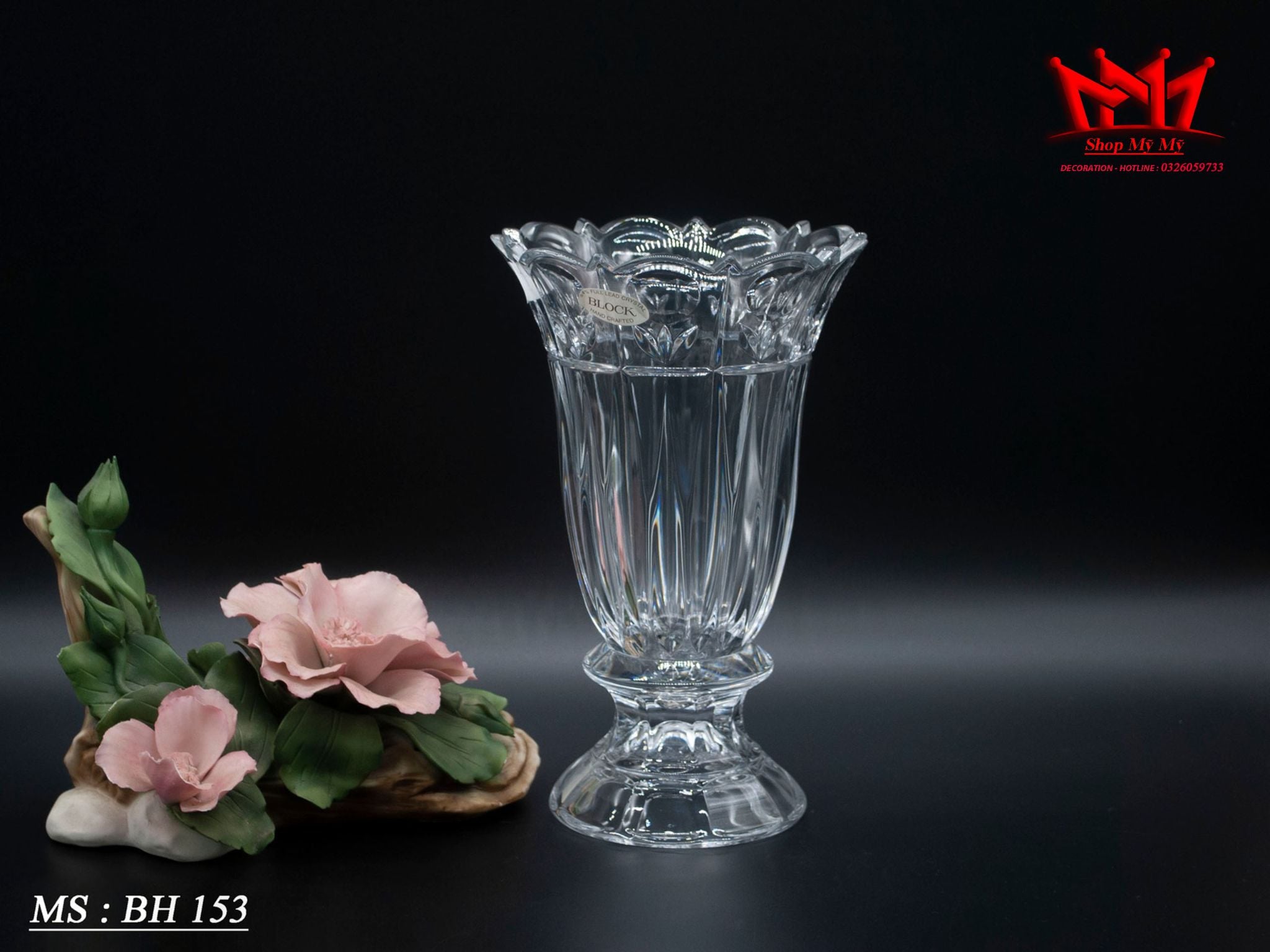 Bình hoa pha lê miệng hình cánh hoa họa tiết cắt bằng tay đến từ Cộng Hòa Séc