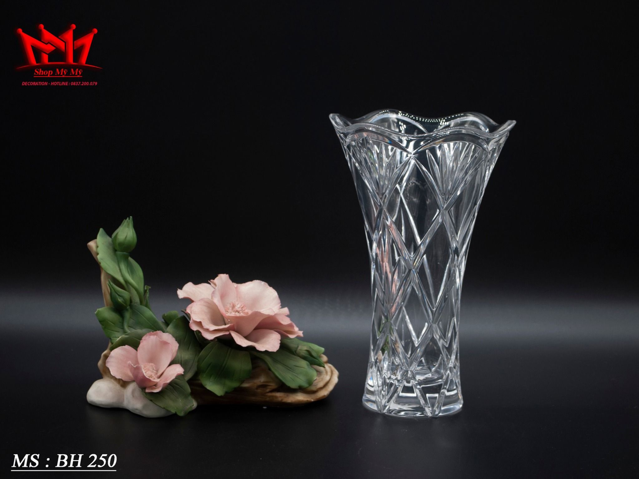 Chiếc bình hoa pha lê  (BH 250)