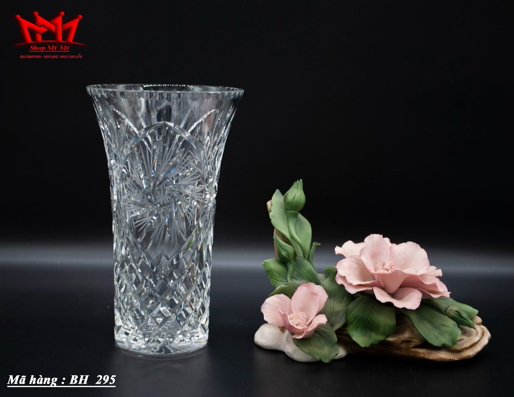 Bình hoa pha lê họa tiết mài thủ công tinh xảo