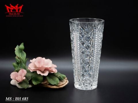  Bình hoa pha lê với đường cắt sắc nét và tinh tế có độ sáng rất cao từ thương hiệu Waterford 