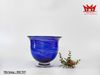 Bình thủy tinh chân đế thổi thủ công cổ điển tuyệt đẹp màu xanh coban với kim tuyến xoáy tròn lấp lánh khắp thân.