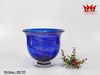 Bình thủy tinh chân đế thổi thủ công cổ điển tuyệt đẹp màu xanh coban với kim tuyến xoáy tròn lấp lánh khắp thân.