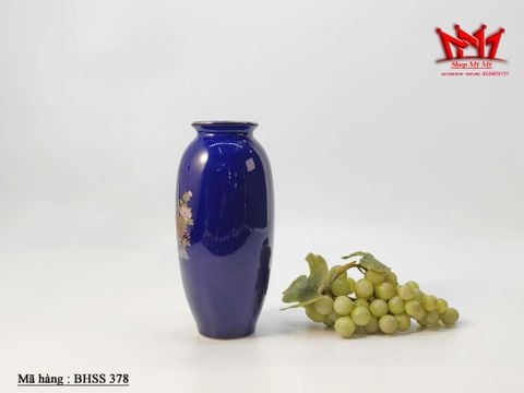  chiếc bình hoa gốm sứ màu xanh coban với họa tiết chim trĩ, xuất sứ Nhật Bản. 