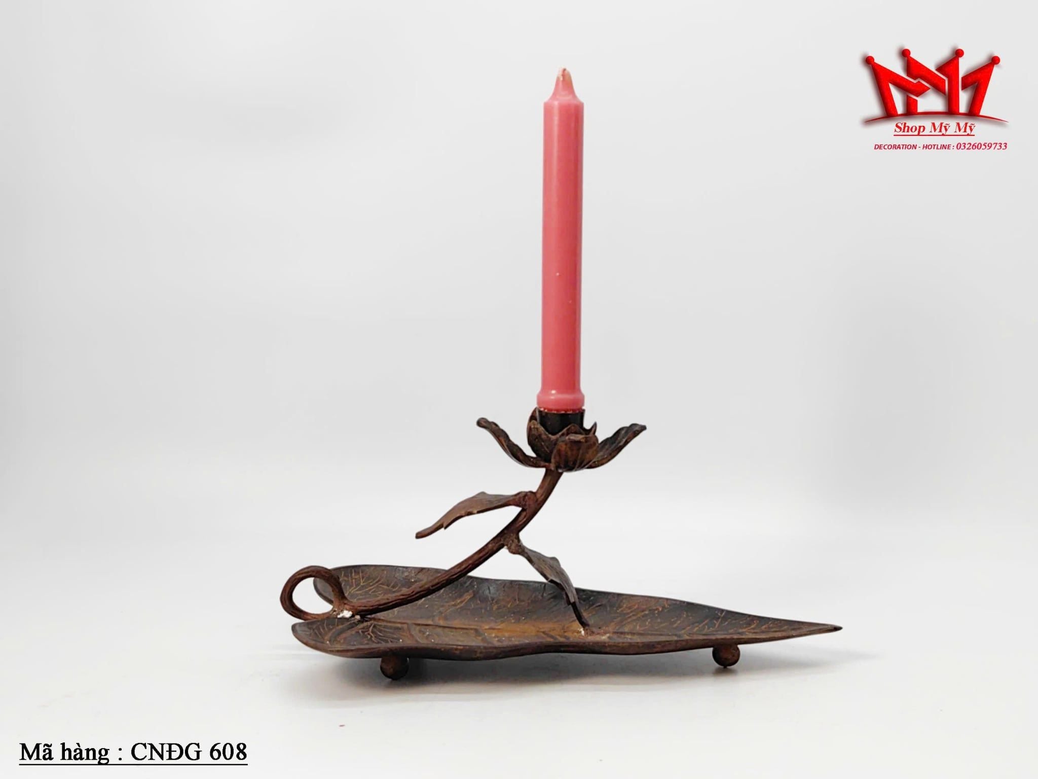 CHÂN NẾN ĐỒNG HÌNH LÁ PHỐI ĐÓA HỒNG CỔ ĐIỂN – LẠNG MẠN, QUÝ PHÁI VÀ NGHỆ THUẬT