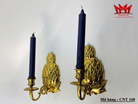  Cặp chân đèn nến bằng đồng vàng sáng với hình trái dứa. 