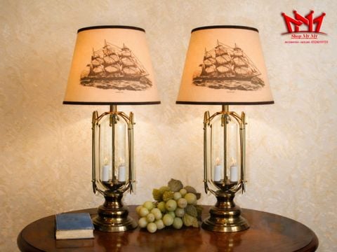  Cặp đèn kính 4 mặt chân được làm bằng đồng. hàng sưu tầm đồ xưa. 