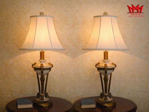  Cặp đèn ngủ cổ điển của Châu Âu với chất liệu được làm bằng combosite cứng cáp. 