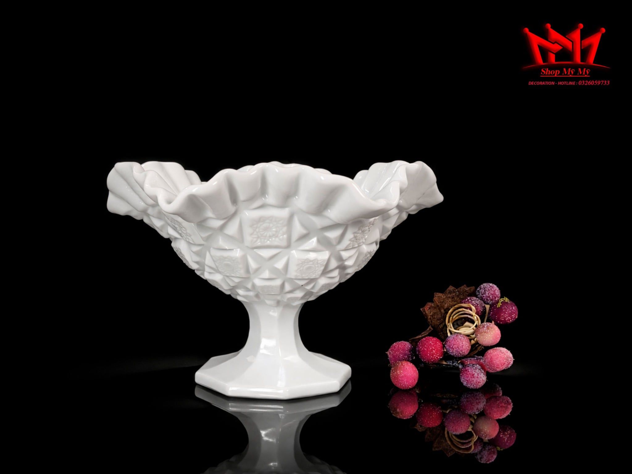 Chân Bồng Thủy Tinh Sữa (Milk Glass) Mỹ  – Nét Thanh Tao Cổ Điển