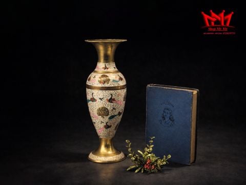  Bình hoa cổ điển bằng đồng được vẽ họa tiết màu rất tỉ mĩ của Ấn Độ. 