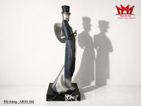  Bức tượng Art Deco của Austin Production lấy cảm hứng từ Alexsander Danel. có chữ ký. 