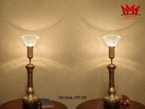  ÁNH SÁNG NGHỆ THUẬT TÂN CỔ ĐIỂN – CẶP ĐÈN BÀN THÂN ĐỒNG CHAO PHỄU THỦY TINH 