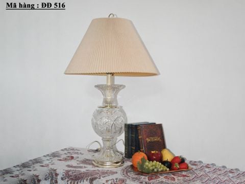  Đèn ngủ pha lê họa tiết mài bằng tay mang phong cách cổ điển. 