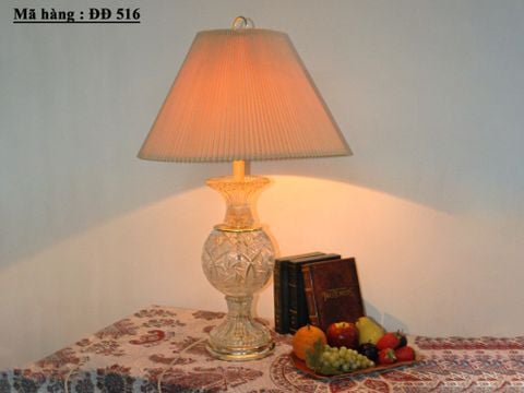  Đèn ngủ pha lê họa tiết mài bằng tay mang phong cách cổ điển. 